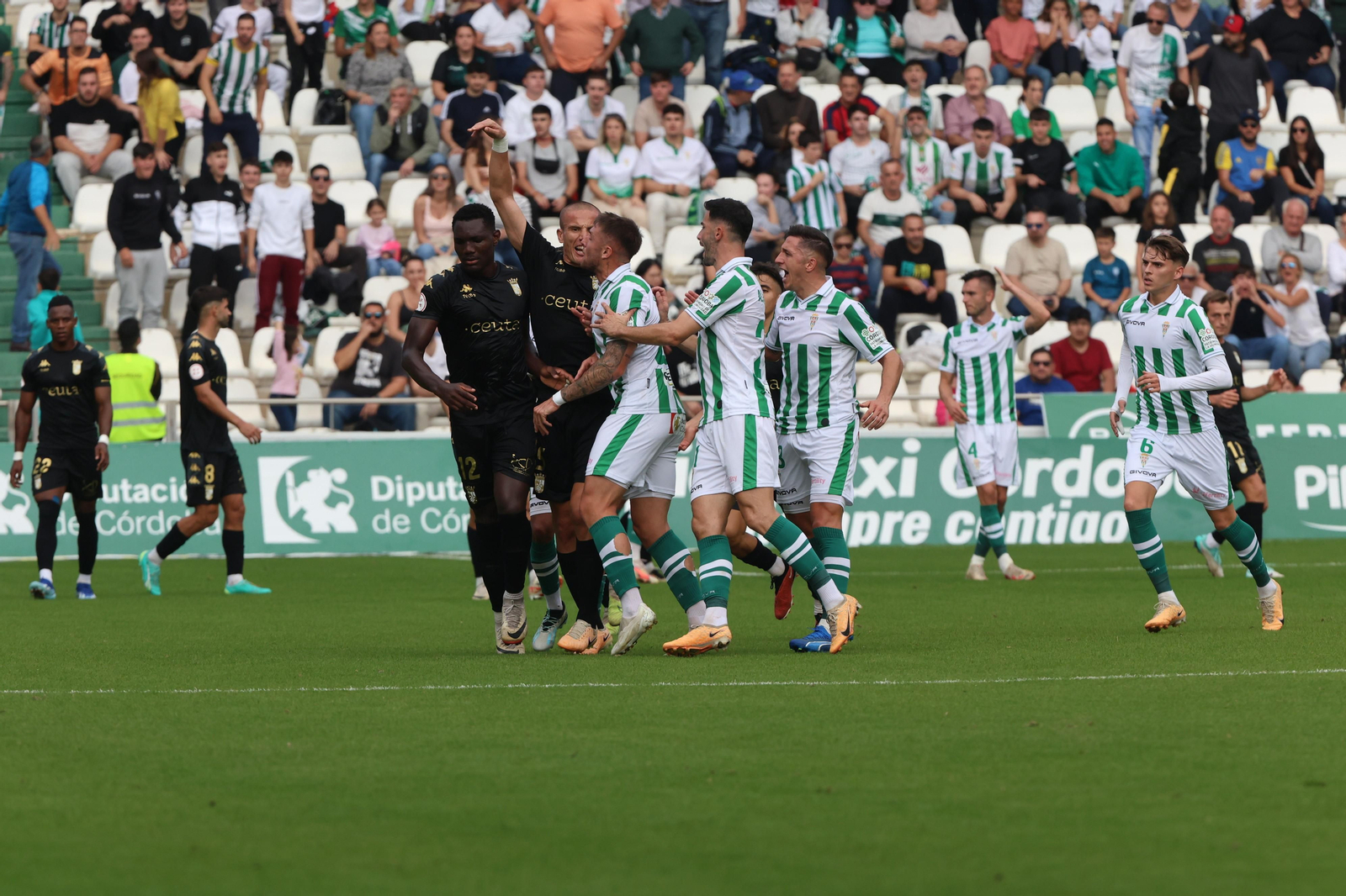 Córdoba CF - Ceuta: Las mejores fotos del partido en El Arcángel