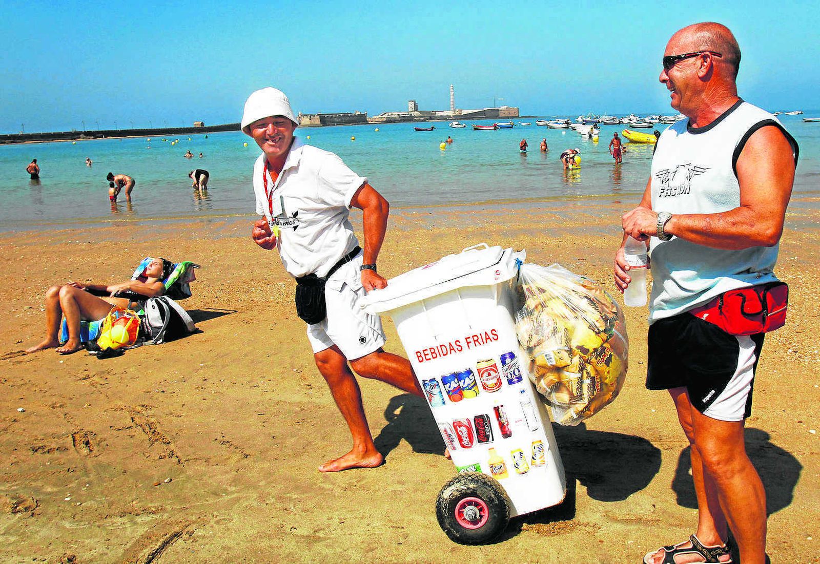 Imagen de archivo de "lateros" de las playas de Cádiz.