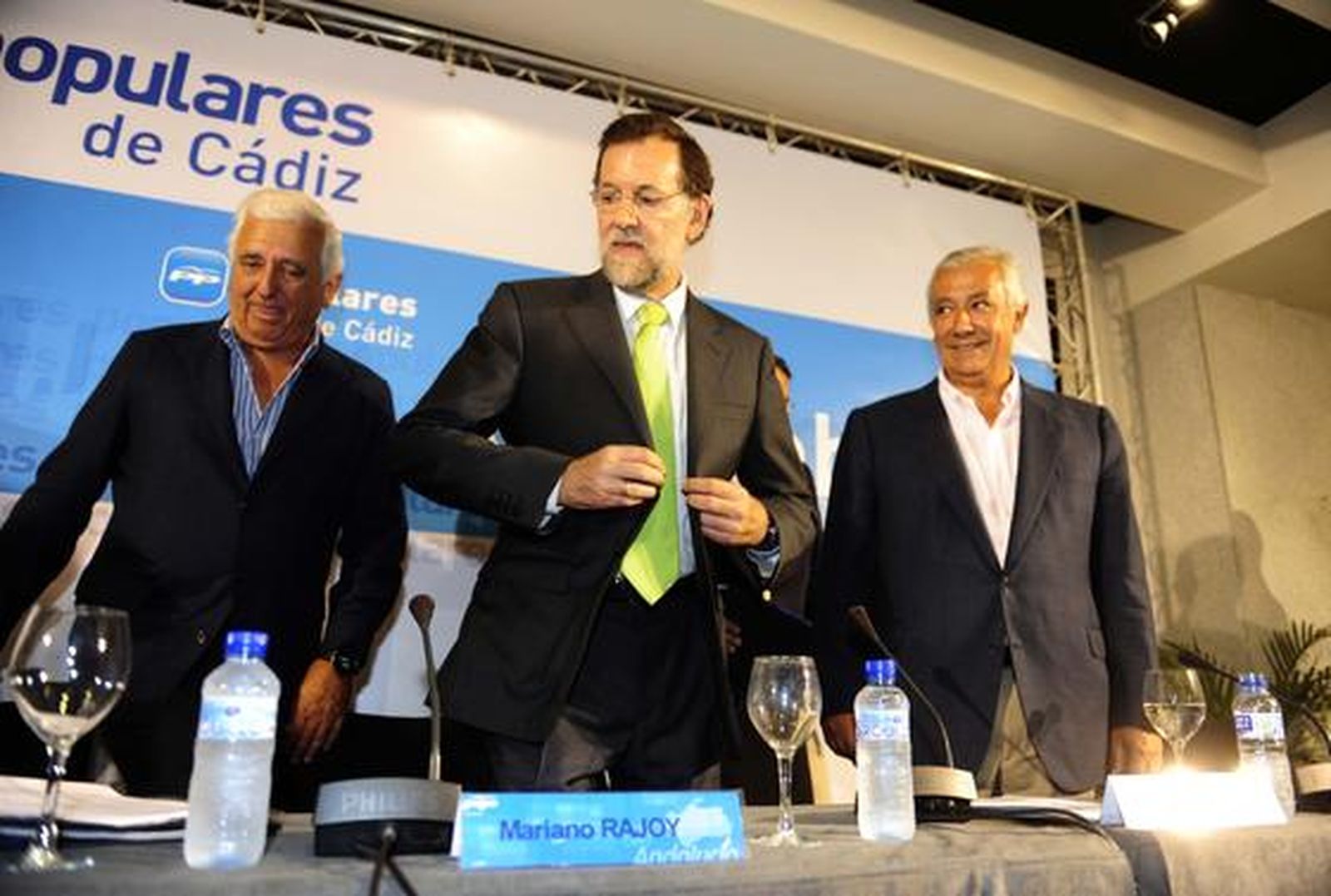 La cúpula del PP, con Mariano Rajoy que presidió el encuentro mantenido ayer en La Isla con los empresarios

Foto: Elias Pimentel