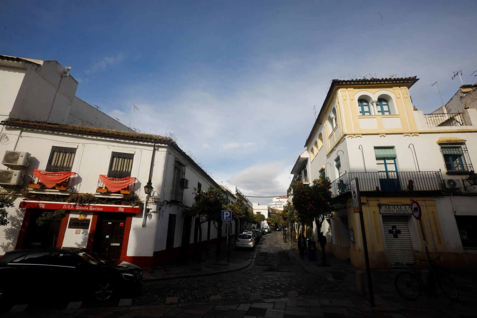 Un paseo en imágenes por el barrio de Santa Marina en pleno invierno