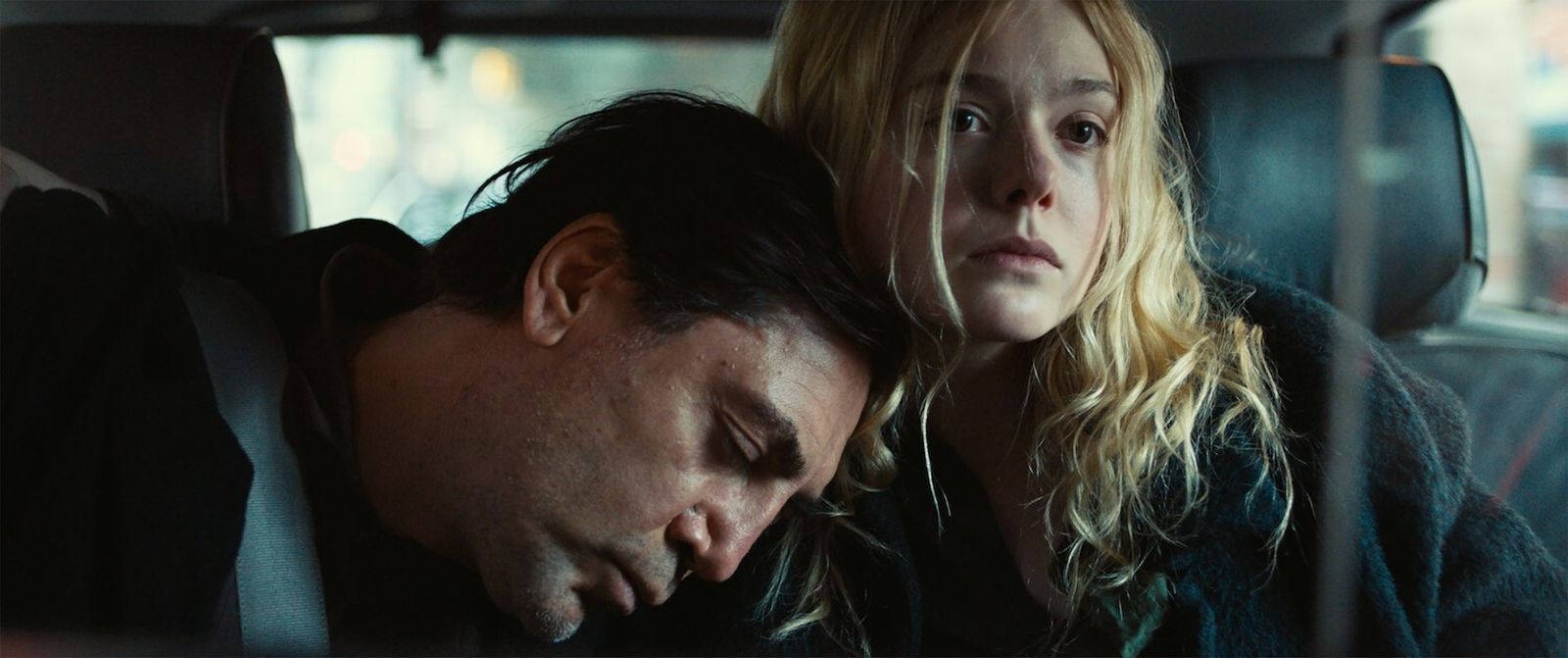 Javier Bardem y Ellen Fanning en una imagen del filme de Sally Potter.