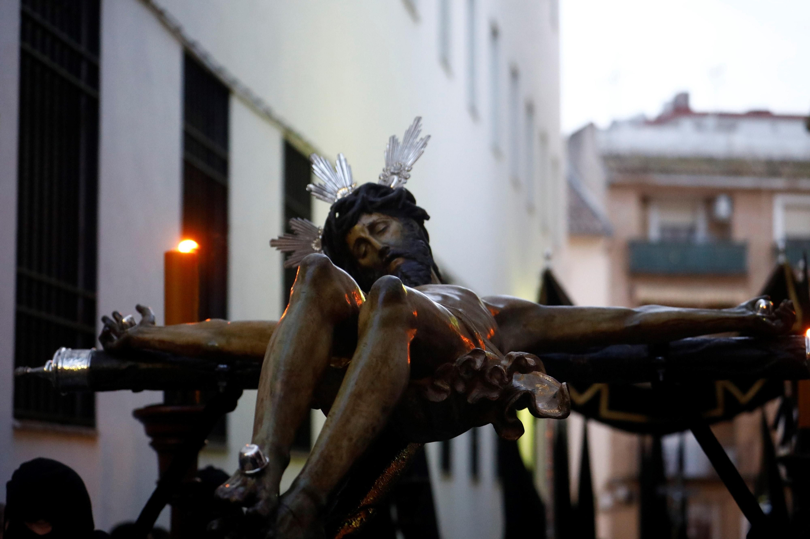 Lunes Santo en Córdoba: la procesión del Vía Crucis, en imágenes