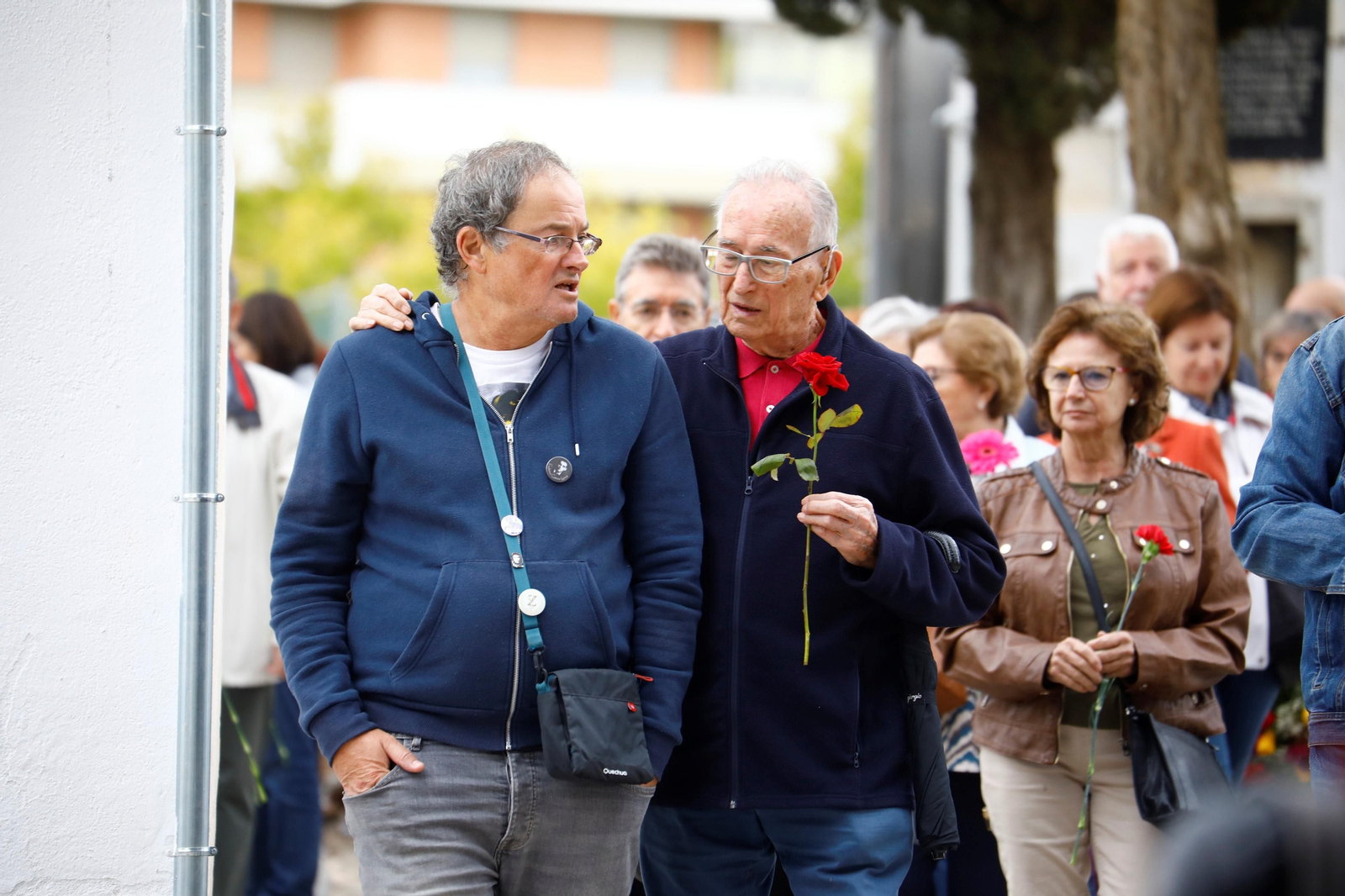 El acto de homenaje previo a las exhumaciones de las fosas en la Salud, en imágenes
