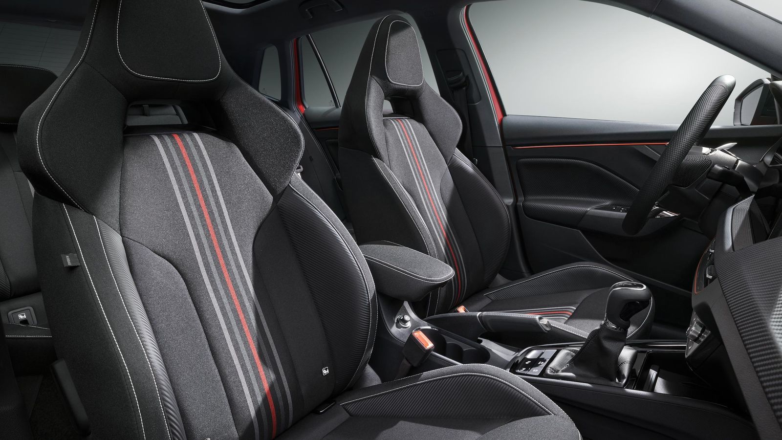 En todos las versiones Monte Carlo, independiente de qué modelo de Skoda se trate, el tapizado de los asientos es semejante.