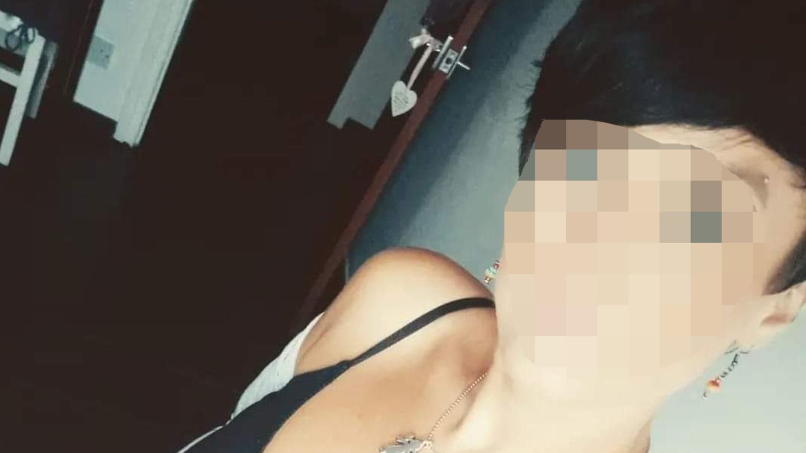 El rostro de Chantal Parody, pixelado.