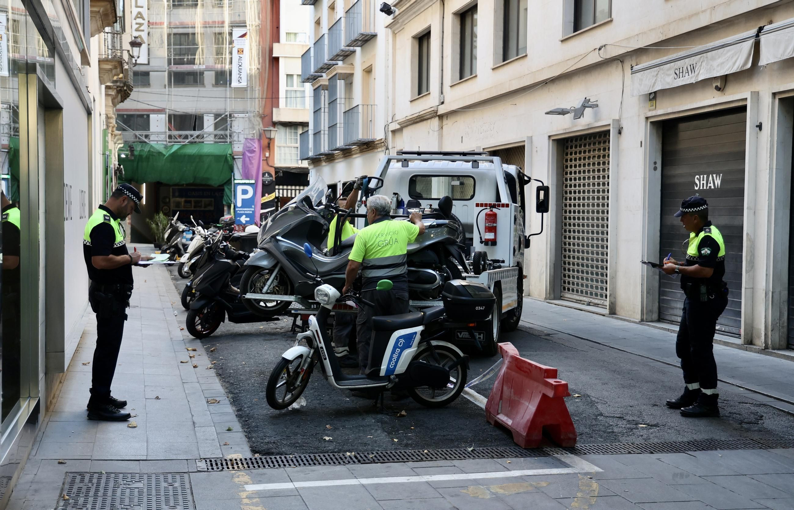 Nuevas señalizaciones en Plaza nueva para acceder al parking de la calle Albareda