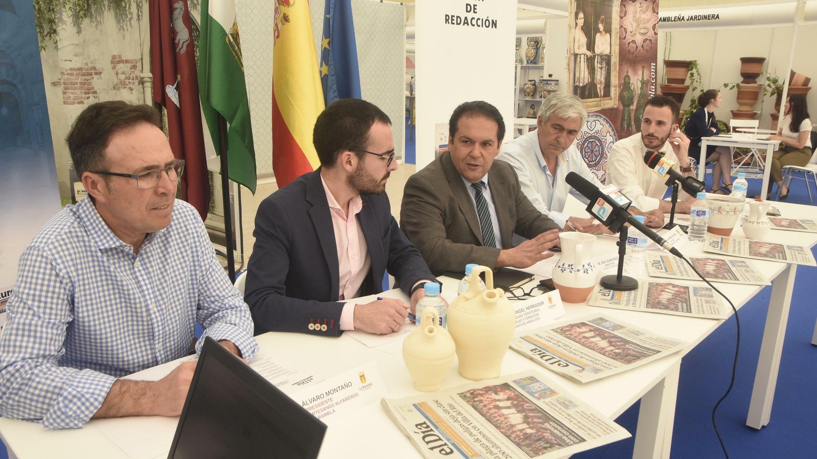 Un momento de la celebración de la mesa de redacción. Un momento de la celebración de la mesa de redacción.