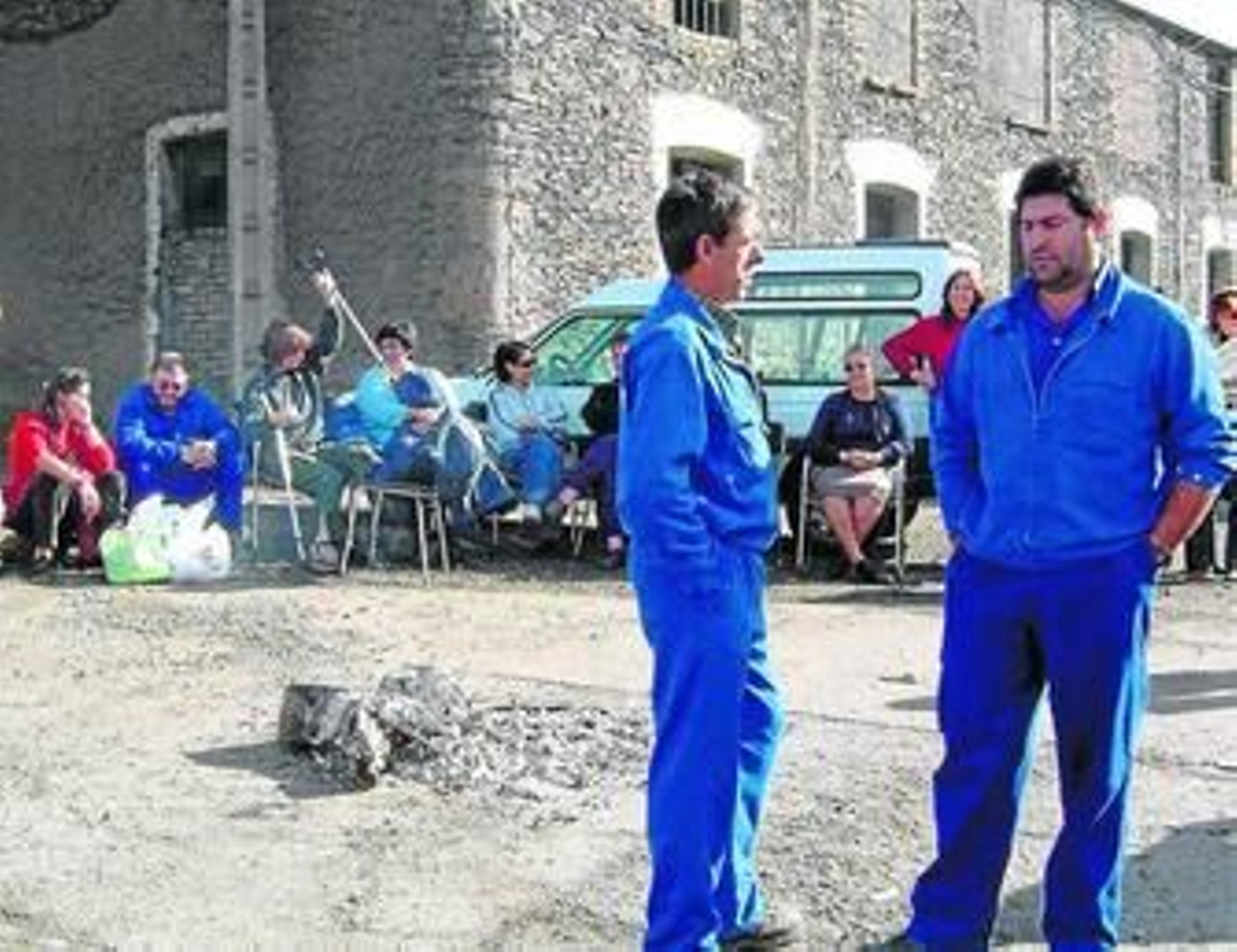 Trabajadores de Minas de Cala que fueron recolocados en Aguablanca, durante una protesta.