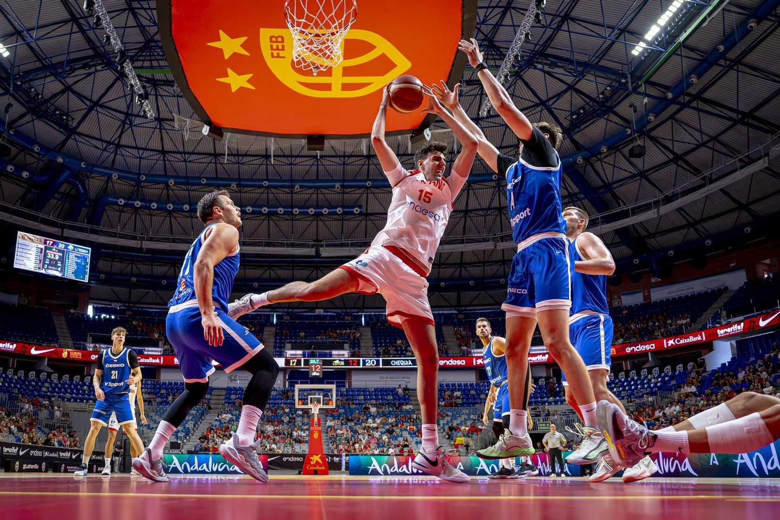 España B-República Checa, en fotos