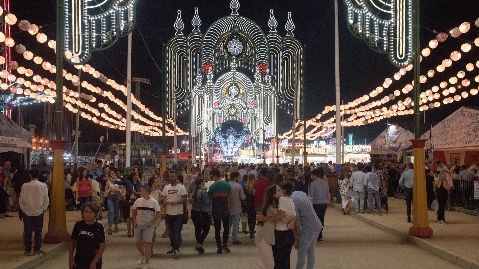 Viernes de Feria de la Línea en imagenes