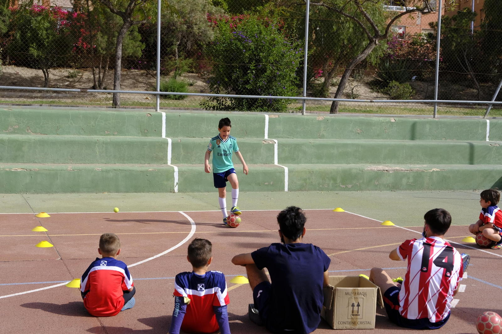 Fotogalería de los campus de Sporting Almería y Fútbol Indoor La Academia.