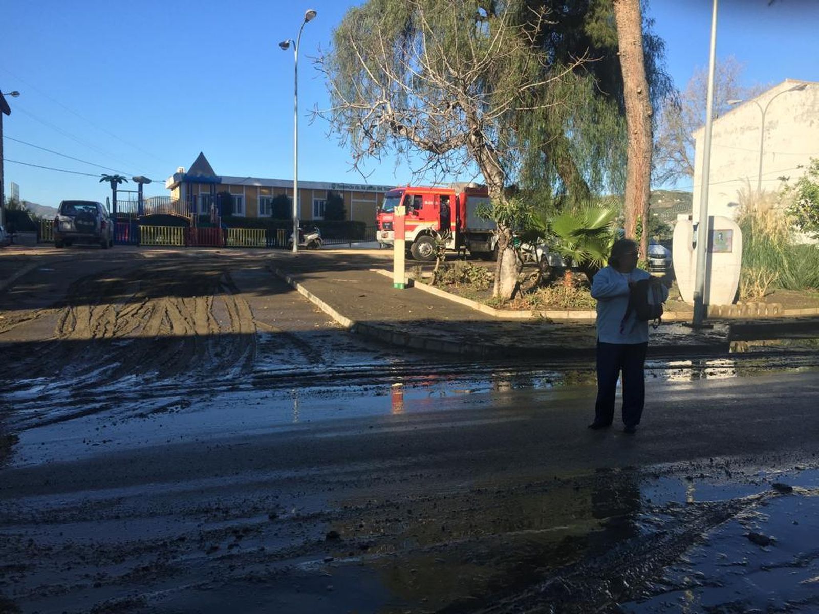 Imágenes de la inundación de El Trapiche, en Vélez-Málaga, por la rotura de una tubería del pantano de la Viñuela.