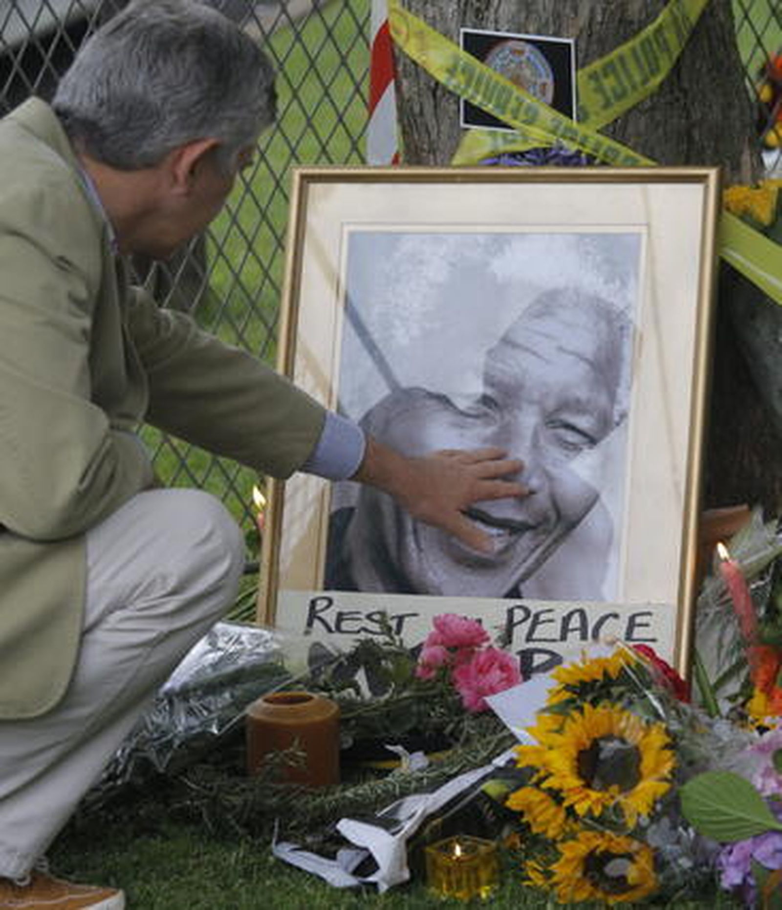 Concentraciones en Johannesburgo en recuerdo de Mandela.

Foto: EFE
