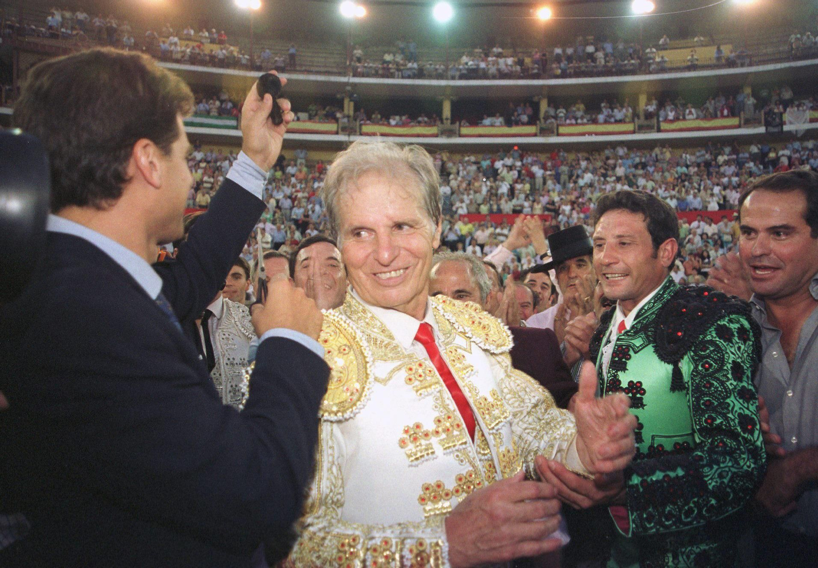 Manuel Benítez  'El Cordobés' se cortó la coleta en 2002 en Los Califas.