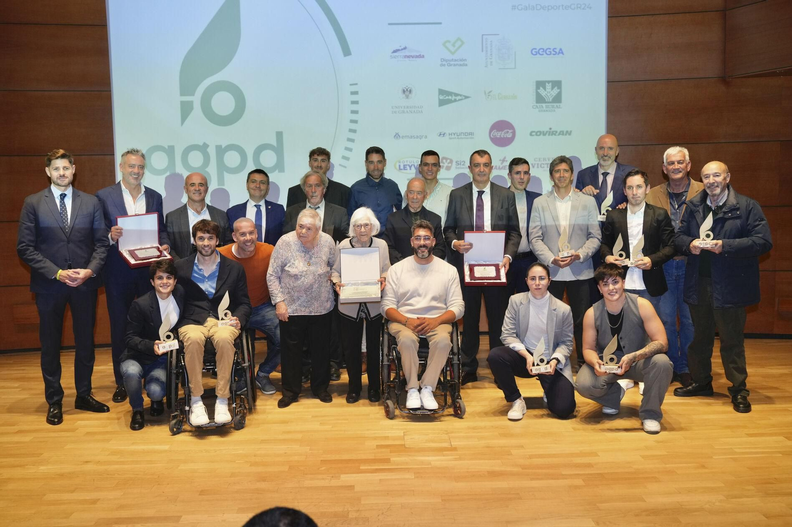 Foto de familia de todos los premiados en la gala.