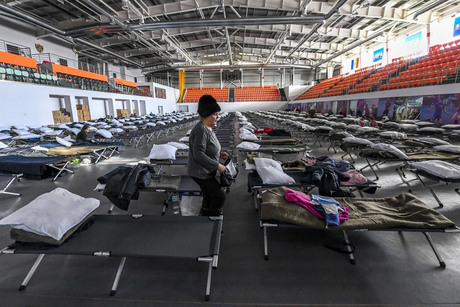 Pabellón deportivo habilitado para acoger a refugiados ucranianos en Ciorescu (Moldavia)