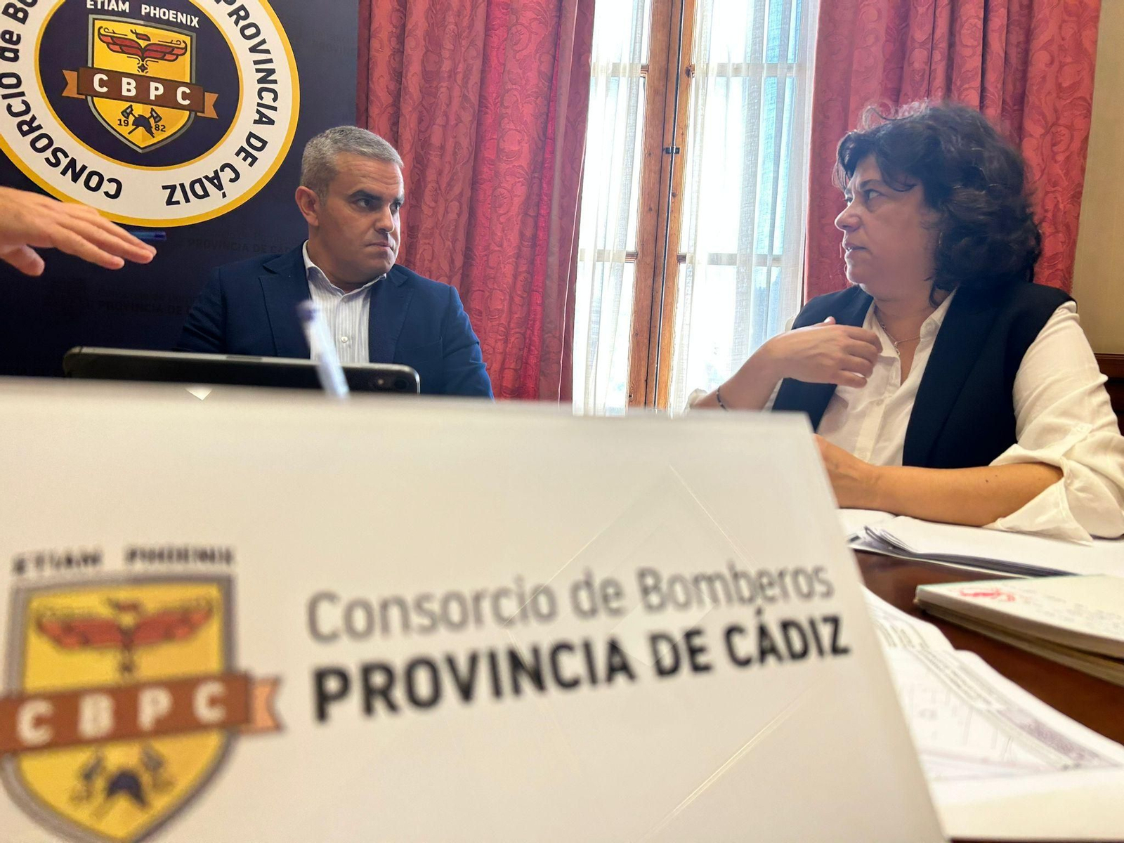 Carmen Álvarez y José Ortiz, en la reunión mantenida para cerrar el acuerdo.