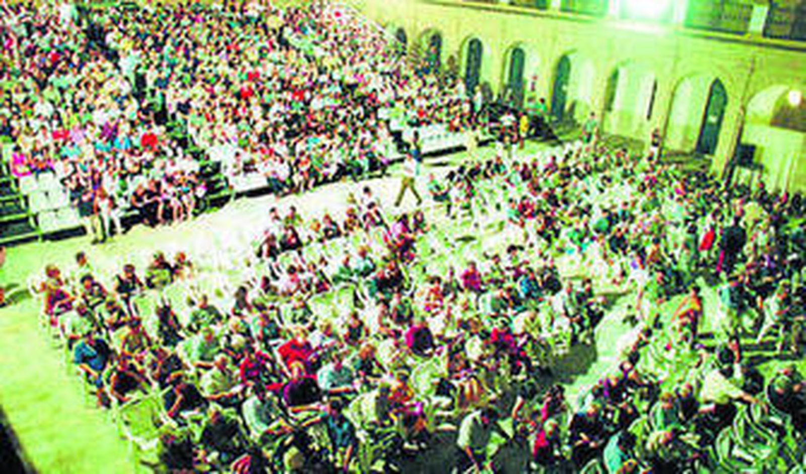 Una imagen del Festival de Comedias en una de las pasadas ediciones celebradas en el patio porticado de San Luis.