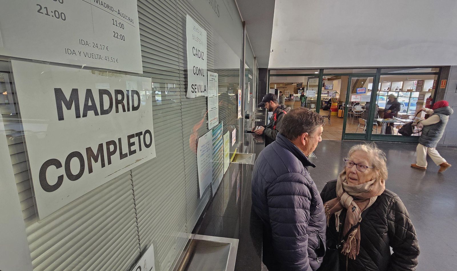 La consternación en Algeciras por la tragedia ferroviaria de Adamuz, en imágenes
