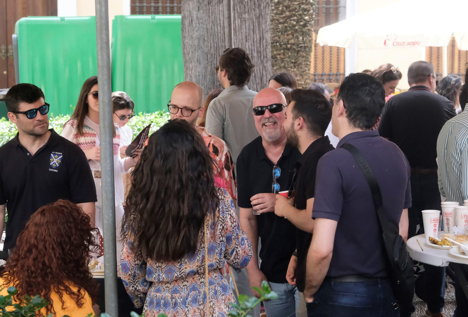 Ganas de fiesta a las puertas del fin de semana en las Cruces de Mayo de Córdoba, en imágenes