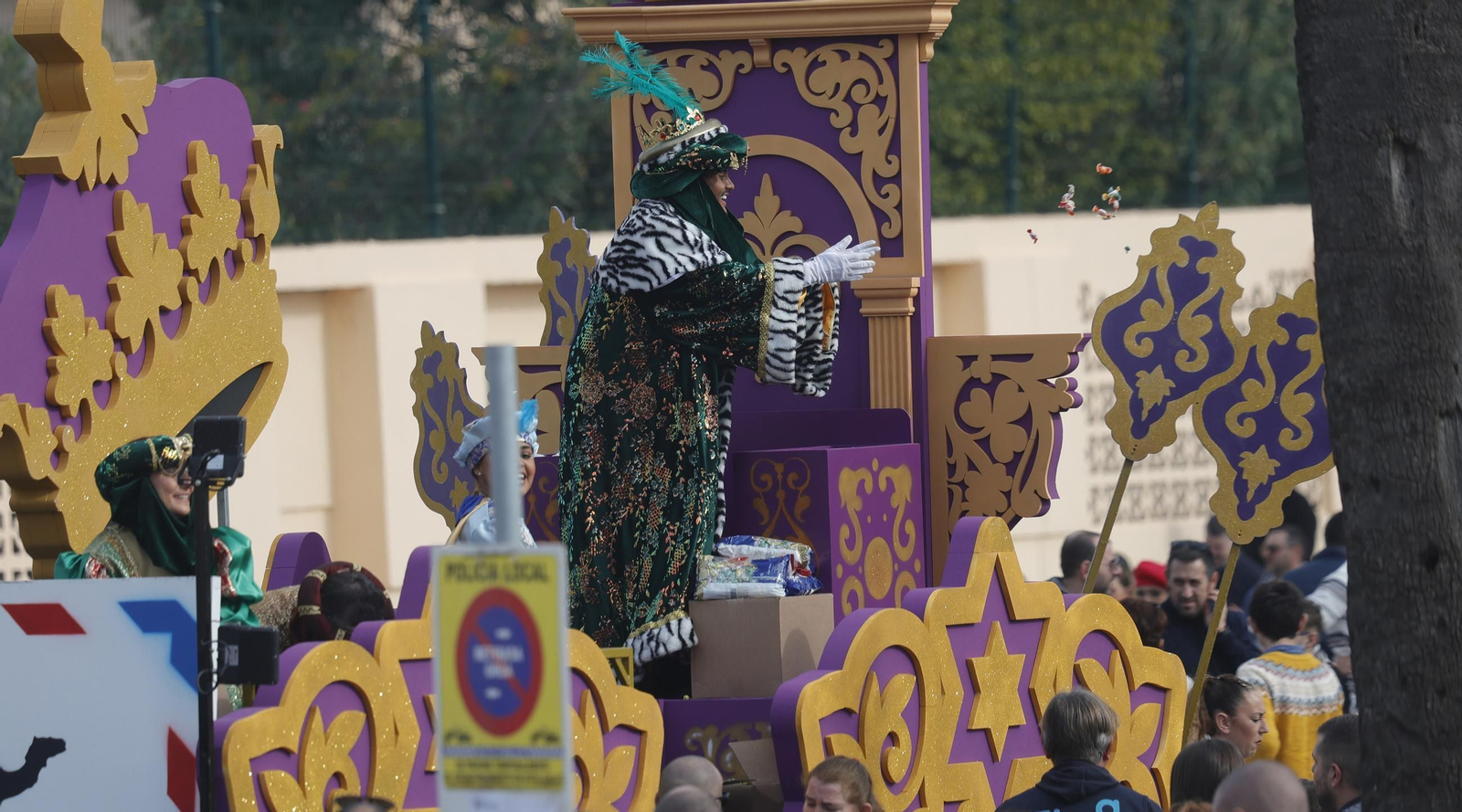 Fotos de la cabalgata de Reyes Magos 2025 en La Línea
