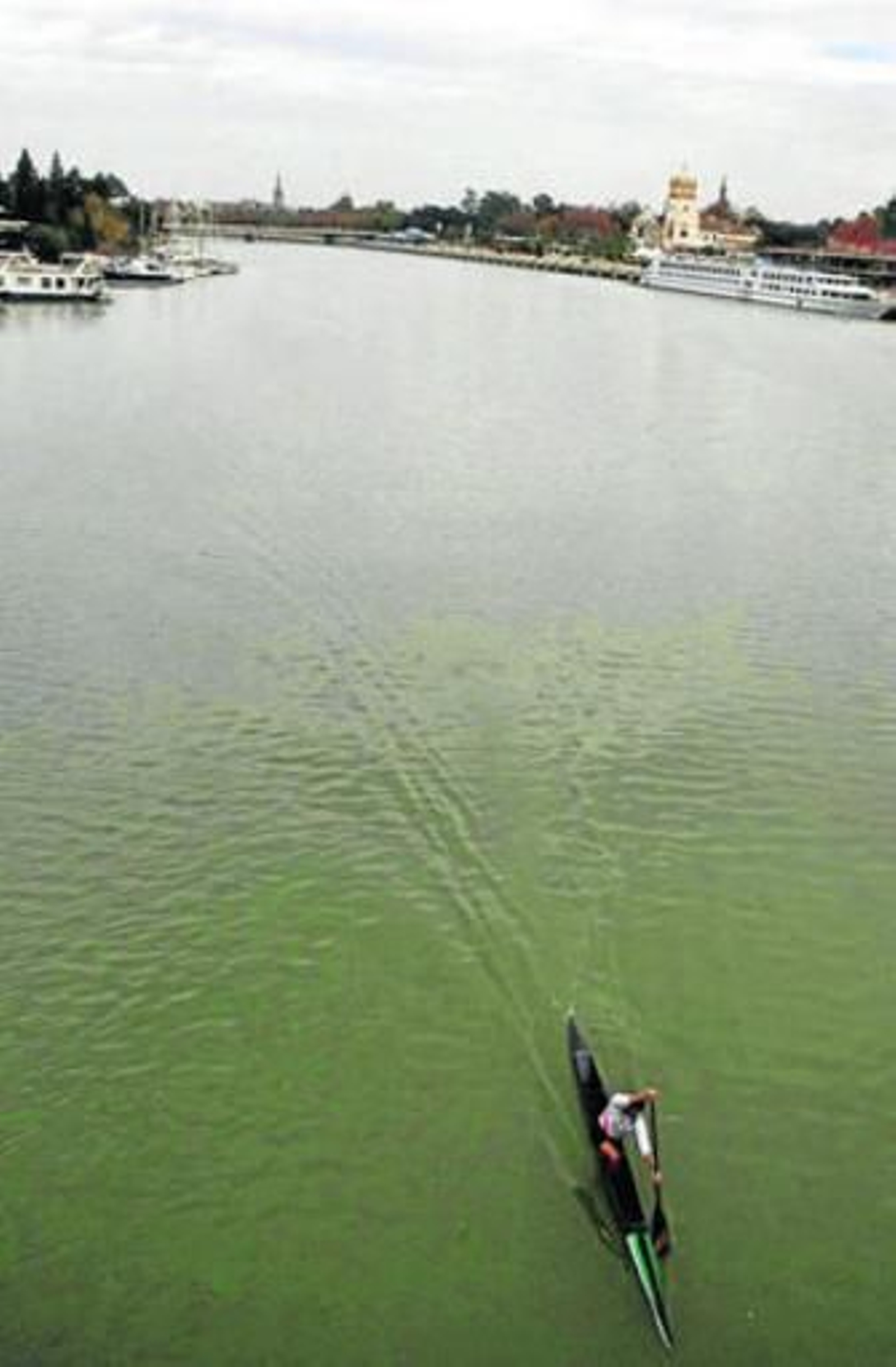Vista del río Guadalquivir a su paso por Sevilla.