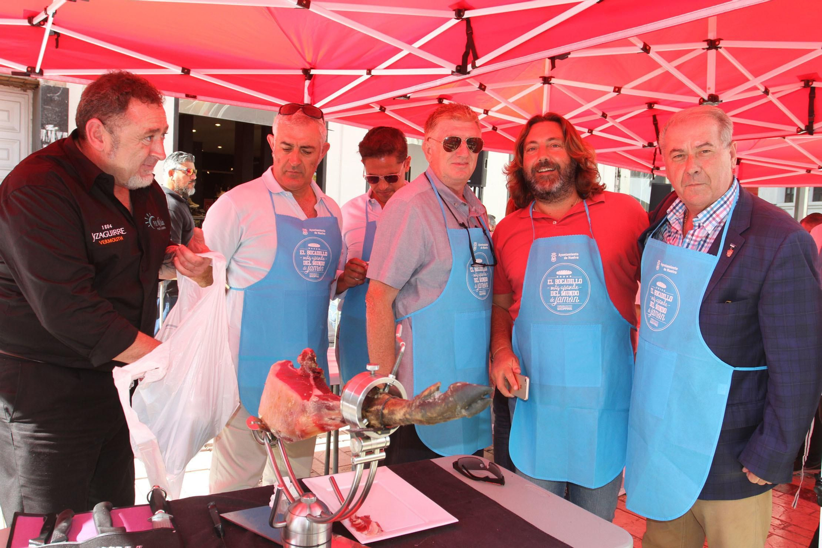 Record Guinnes del bocadillo de jamón mas grande del mundo, en Huelva