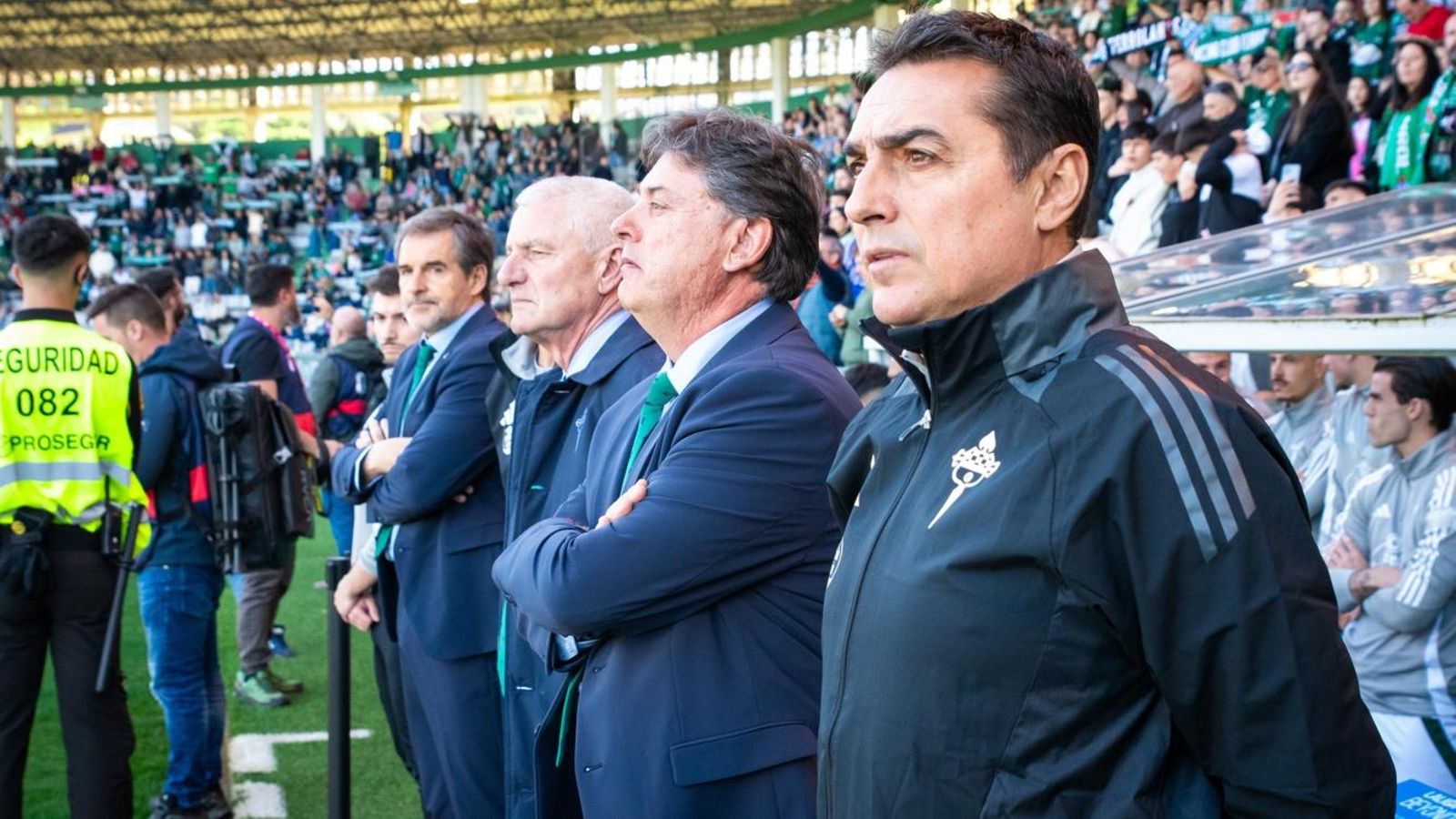 El técnico astuariano, en el banquillo de los gallegos.