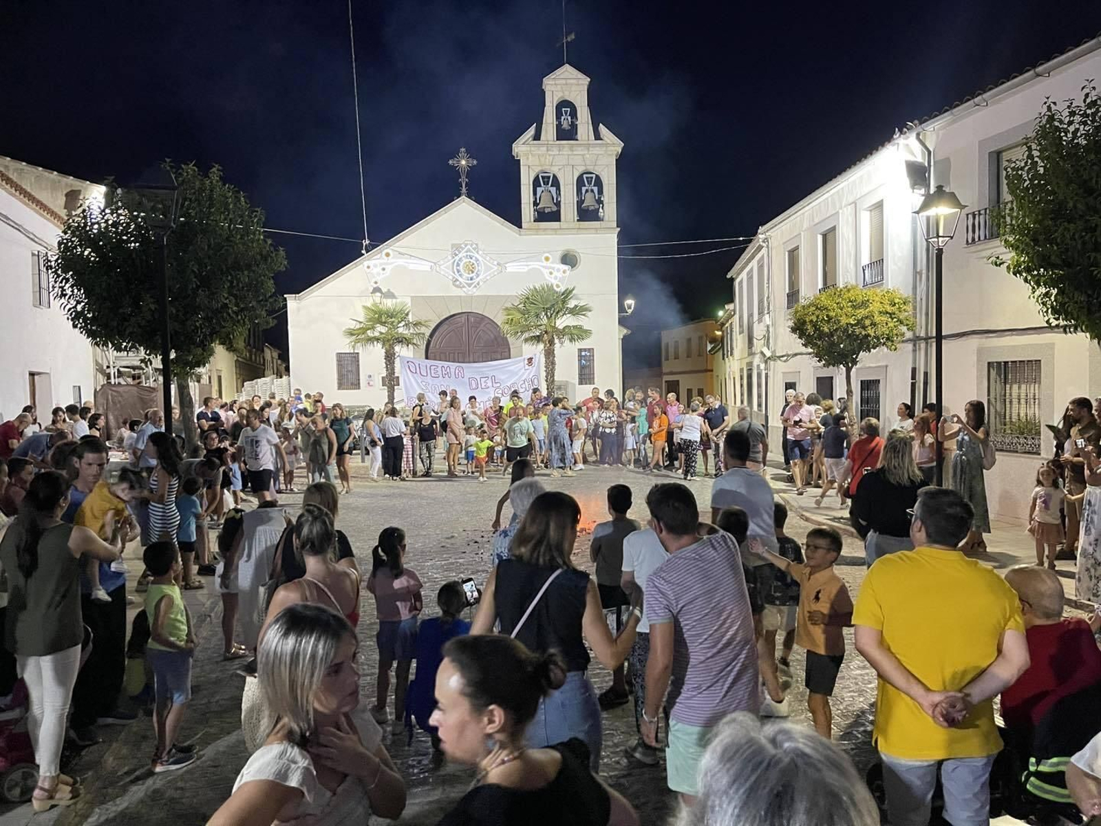 La quema de corcho por San Bartolomé en Pozoblanco, en fotografías La quema de corcho por San Bartolomé en Pozoblanco, en fotografías