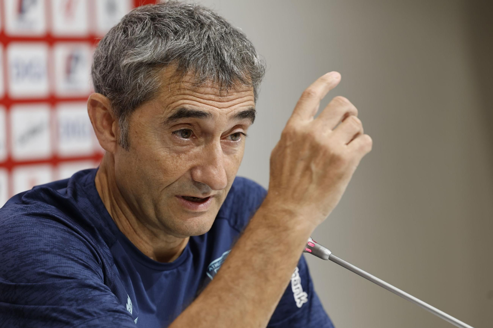 Ernesto Valverde se expresa durante su rueda de prensa previa al Athletic-Sevilla.