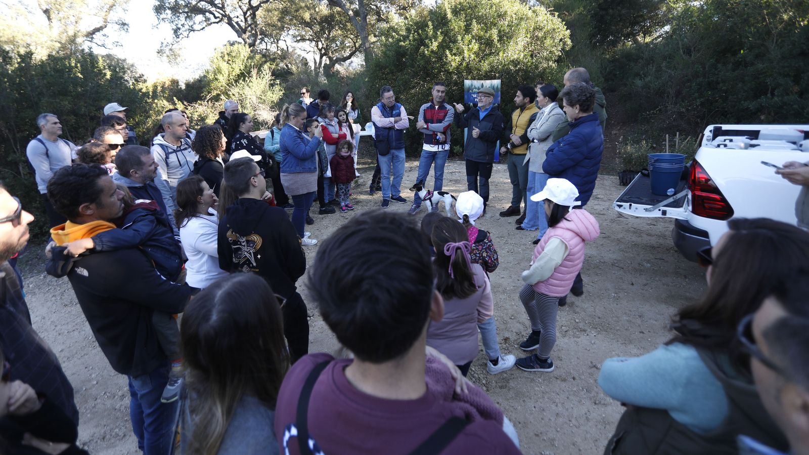 Jornada de reforestación en El Palancar por trabajadores de Acerinox, en imágenes