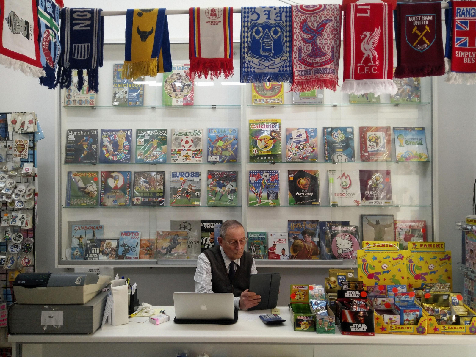 Dominique, en su tienda.
