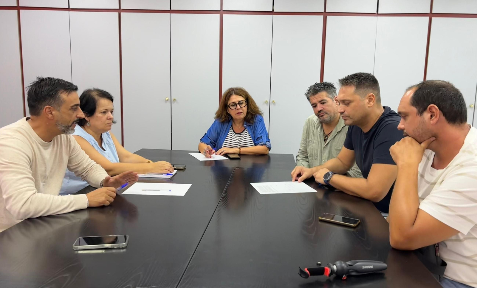 Reunión del PSOE con representantes de las familias del Club Social Puertas del Sur.