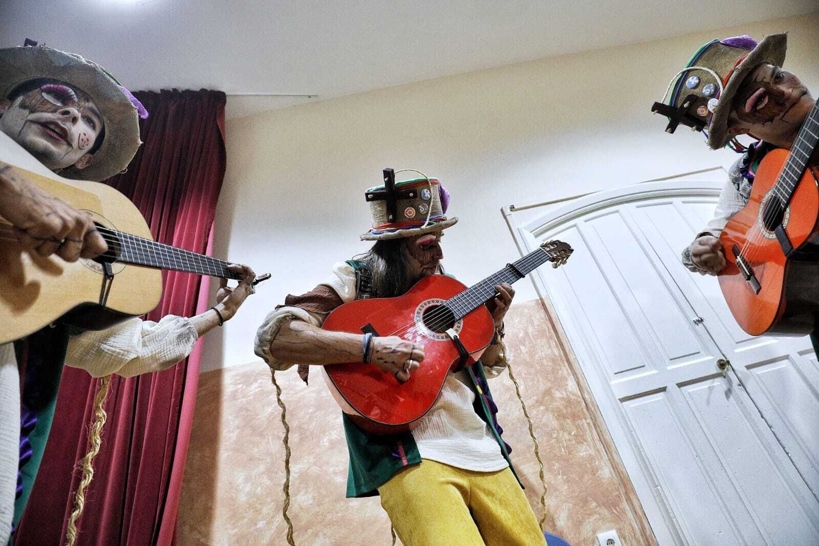 Comparsa 'Los manipulaos'