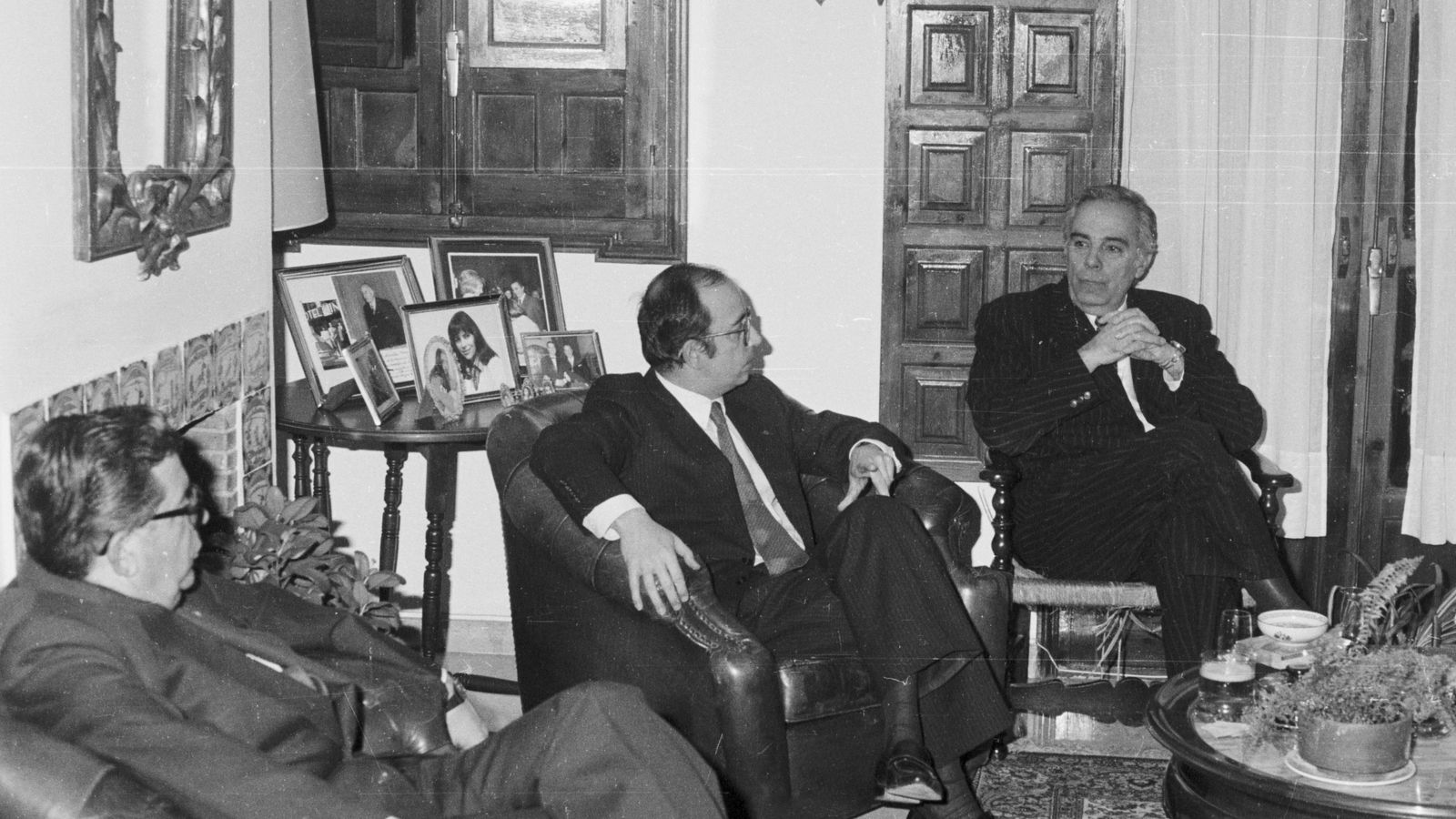 Francisco Morales Padrón recibe en su casa a las autoridades en la primavera de 1986