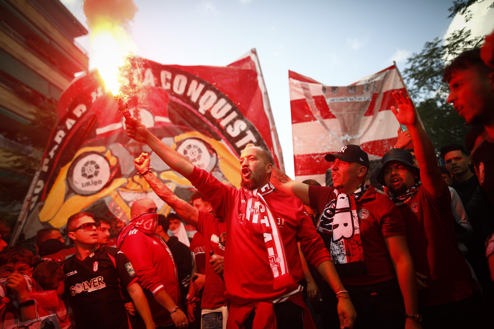 Así fue el recibimiento al Granada CF por su afición