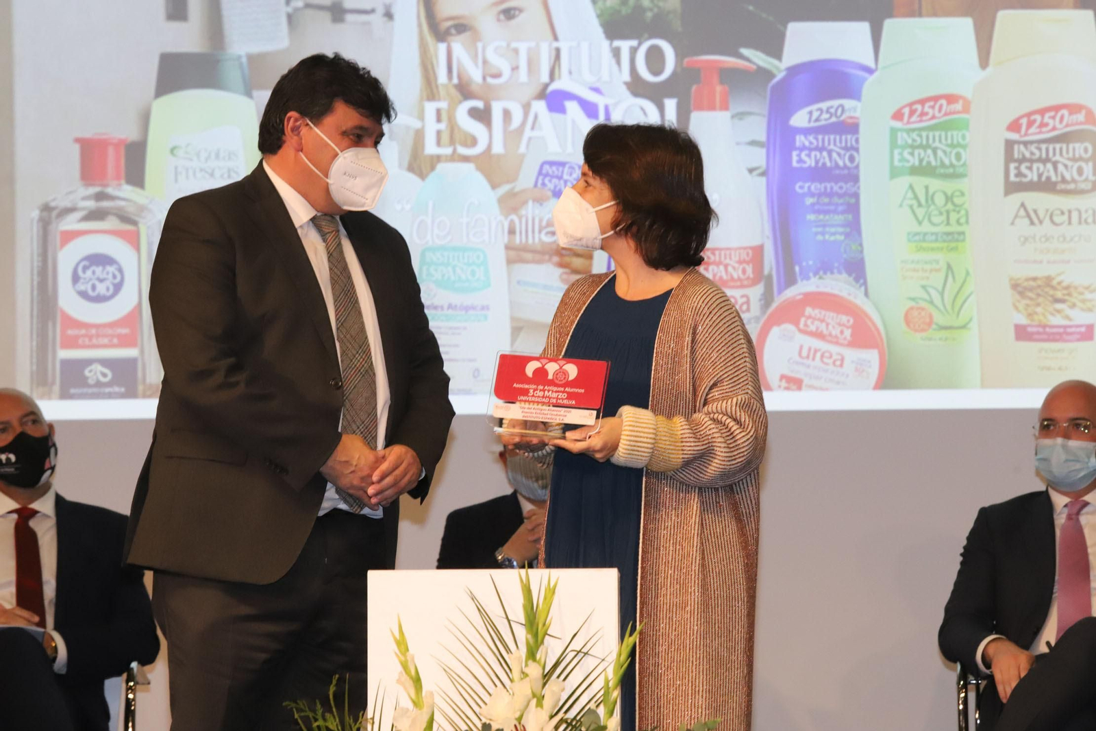 Imágenes de la entrega de premios de la Asociación de antiguos alumnos 3 de Marzo de la Universidad de Huelva