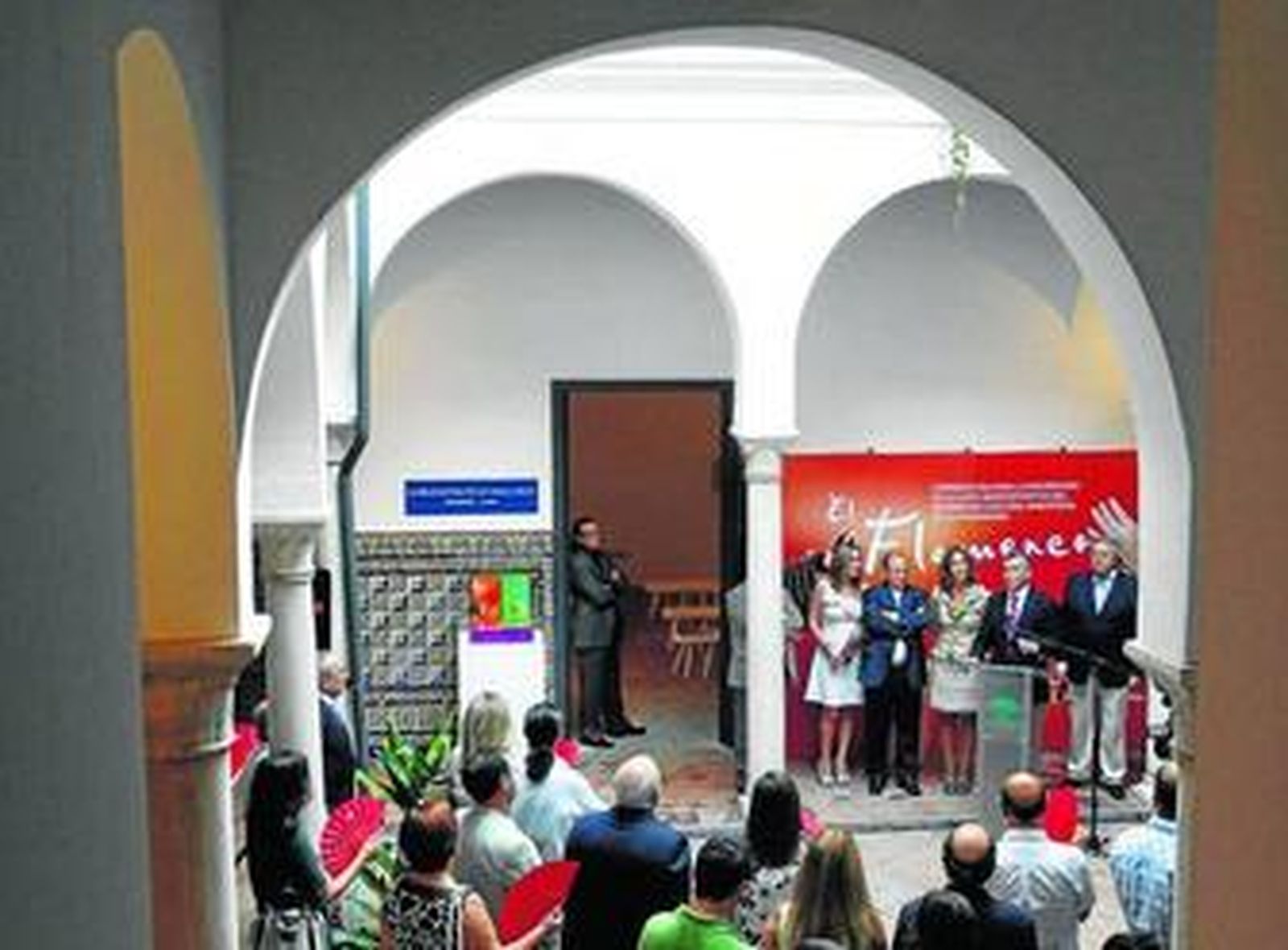 Plata se rodeó del consejo asesor de la Agencia para su discurso de inauguración de la sede.