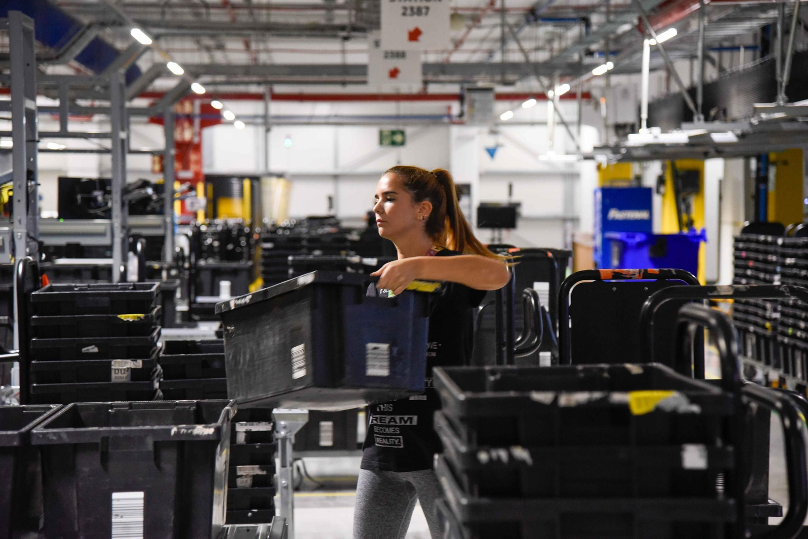 Quinto aniversario del centro de Amazon en Dos Hermanas