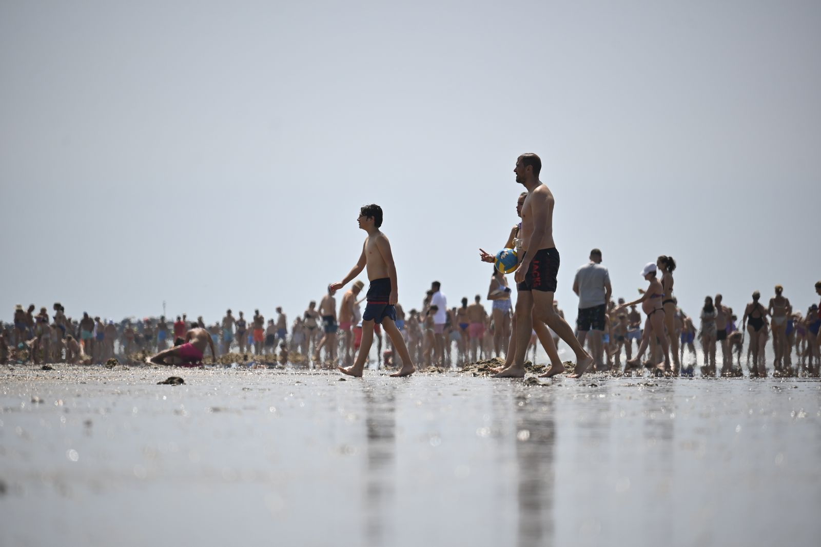 Ambiente en la playas de Huelva este sábado 22 de julio, en imágenes