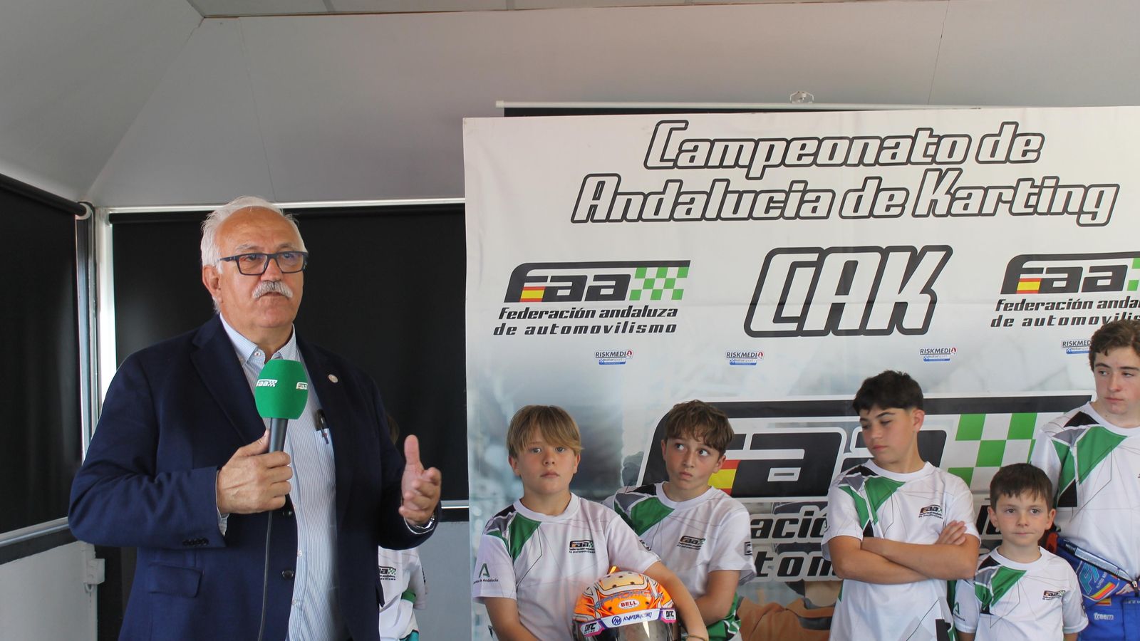 El presidente de la Federación Andaluza de Automovilismo, Manuel Alonso, toma la palabra durante el acto.