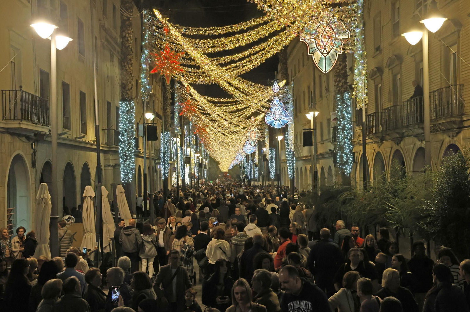 Imágenes de la nevada y alumbrado navideño en Huelva