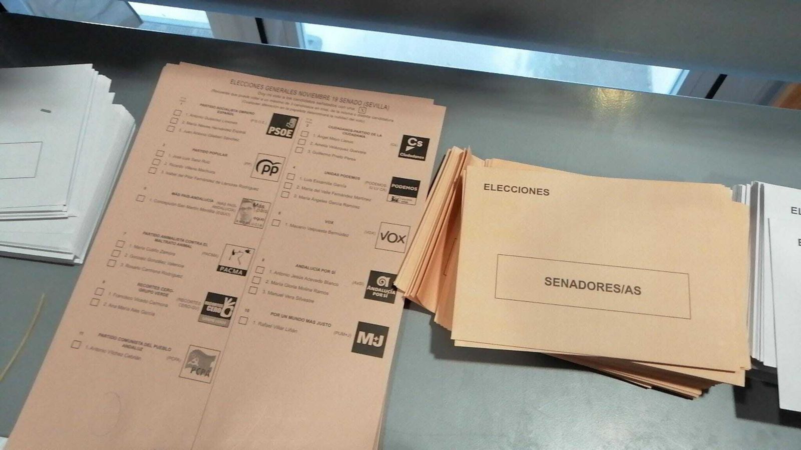 Las imágenes de la jornada electoral en Sevilla