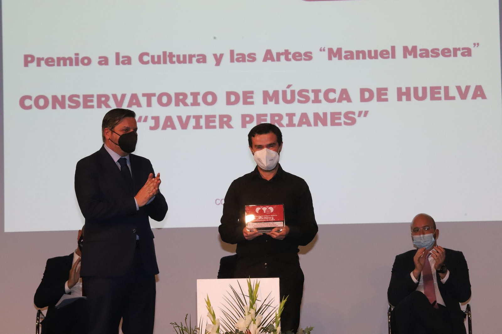 Imágenes de la entrega de premios de la Asociación de antiguos alumnos 3 de Marzo de la Universidad de Huelva
