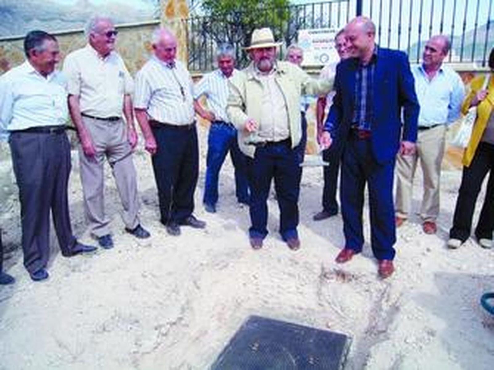 El alcalde de Vélez Rubio, José L. Cruz Amario junto a García.