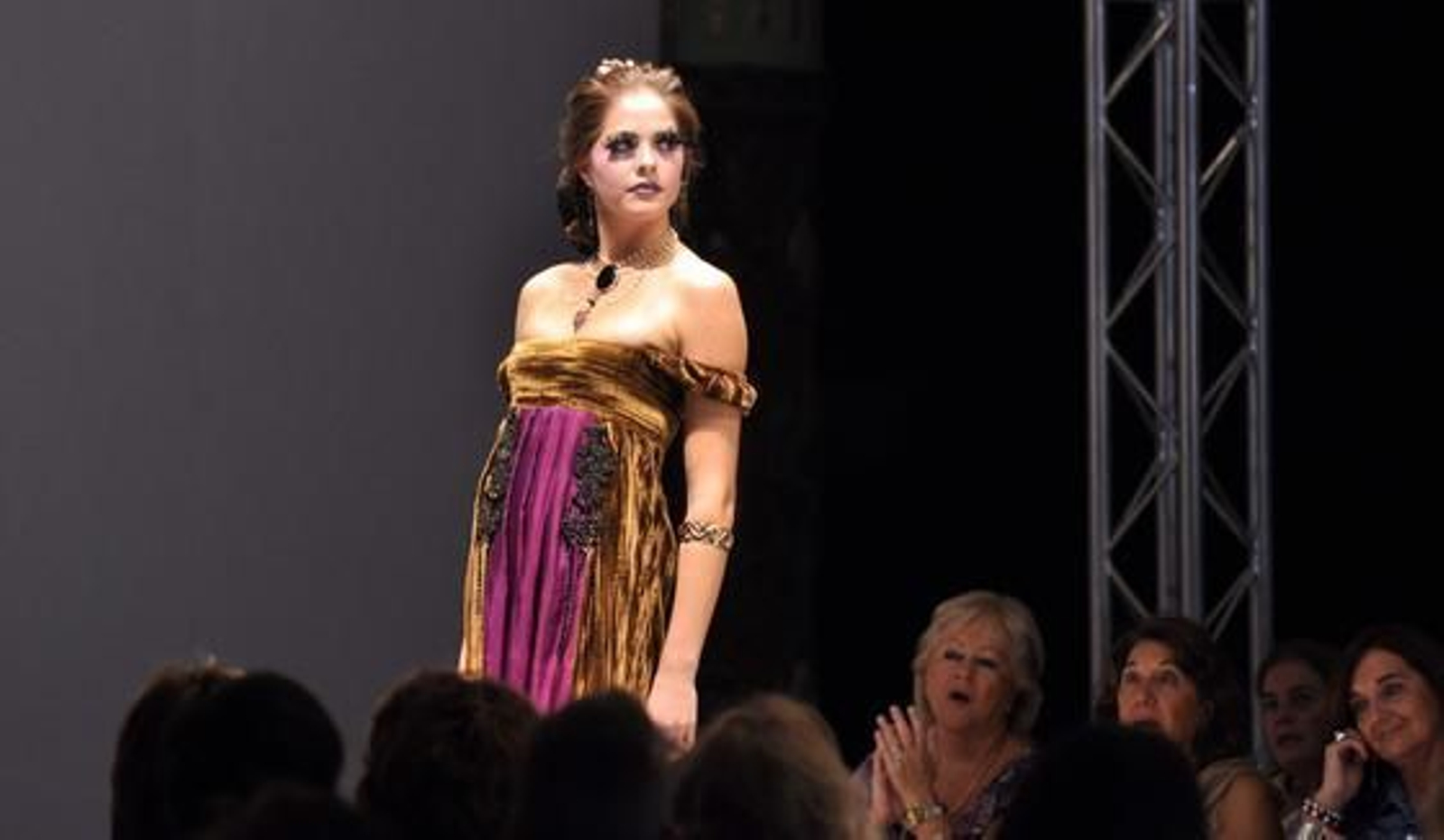 Desfile inaugural de la semana de la moda de Sevilla. 

Foto: Manuel Gómez