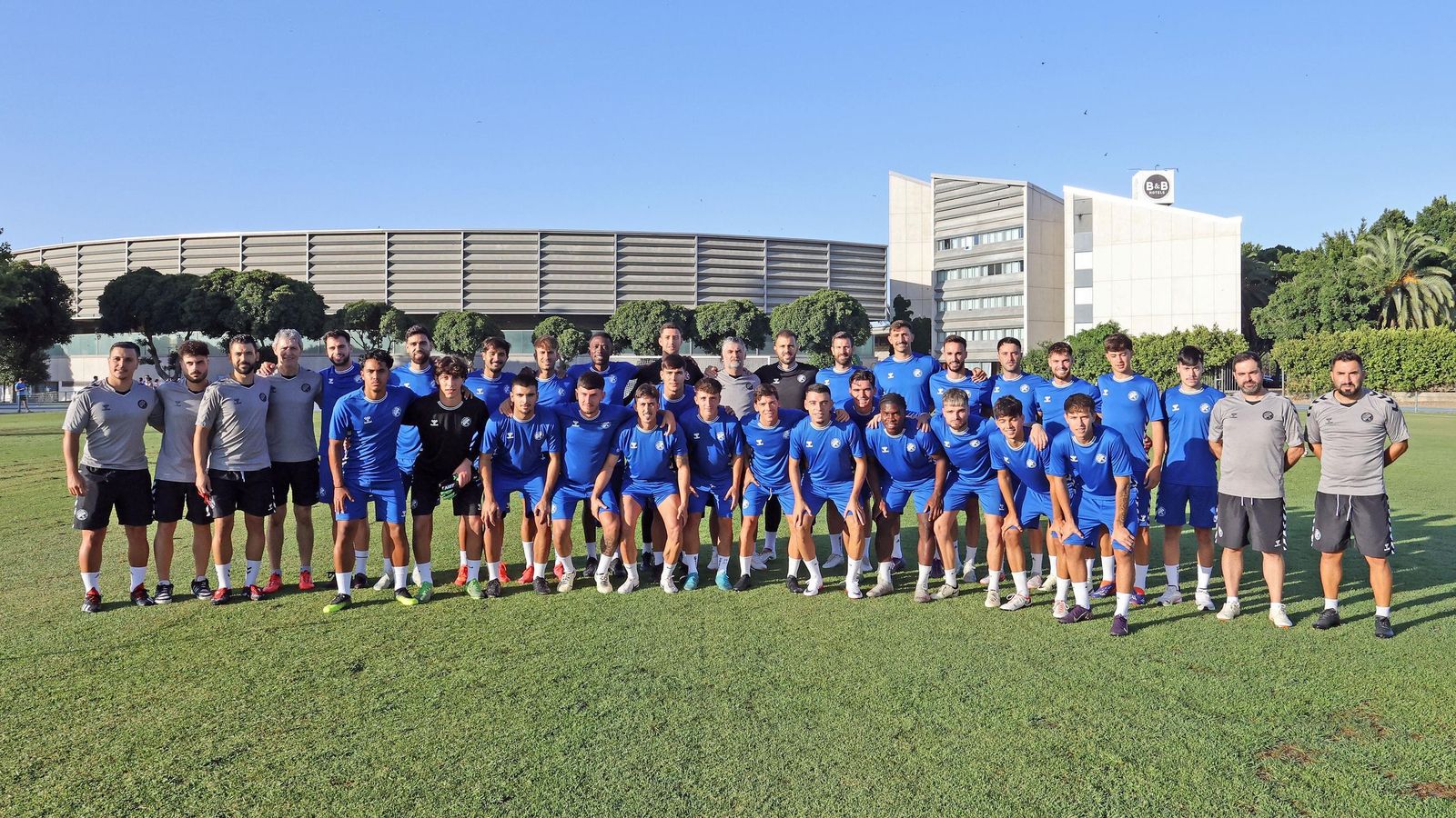 El Xerez DFC ha saltado este martes al Anexo Pepe Ravelo y ya está inmerso en la pretemporada.