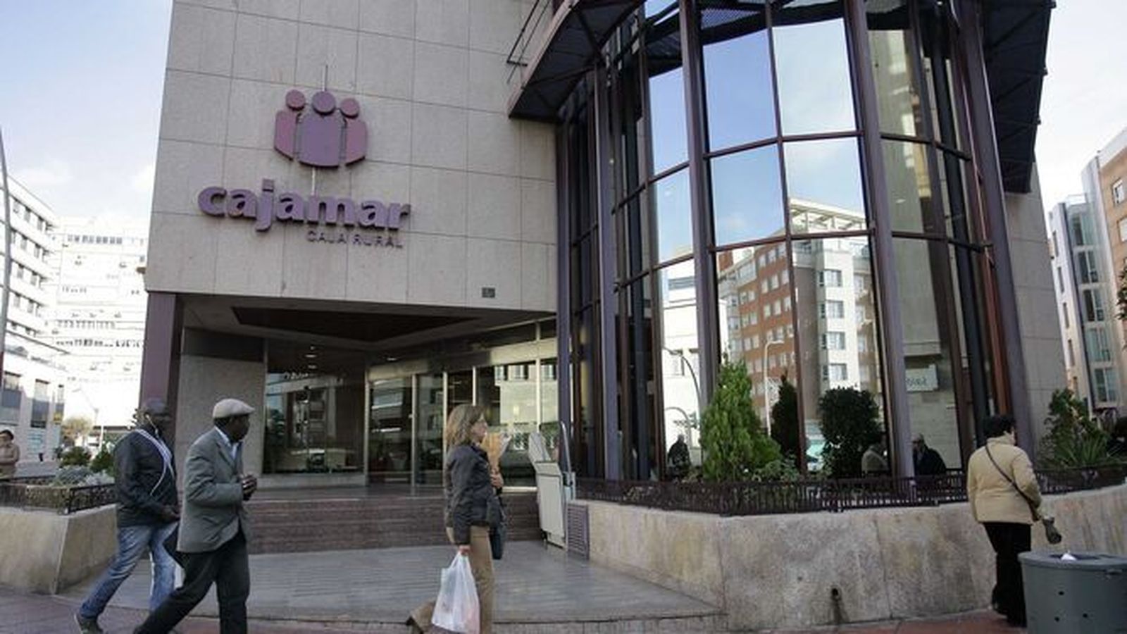 Servicios Centrales del Grupo Cajamar en Plaza de Barcelona de la capital.