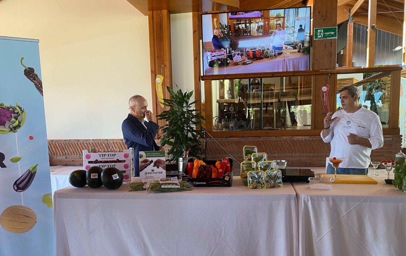 Antonio Cuadrado, director de Proyectos de Rijk Zwaan Ibérica, y el chef José Álvarez en la presentación de los productos que la casa de semillas llevará a Fruit Attraction