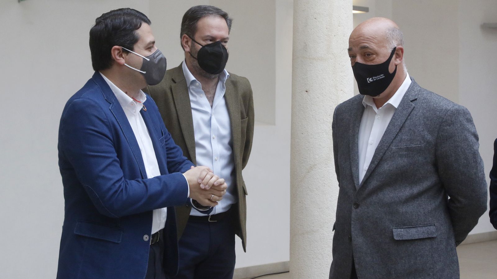 José María Bellido, Adolfo Molina y Antonio Ruiz, antes de la inauguración.